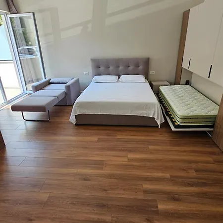 Apartament Molla Golem Polisi i Vogel